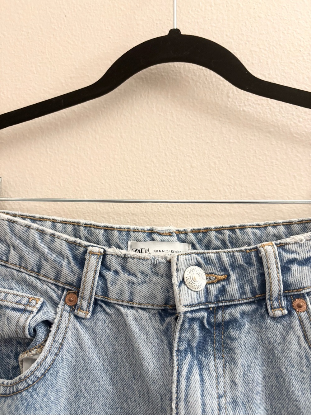 SOLD Zara Light Blue High Rise Jeans - Picture 4 of 7